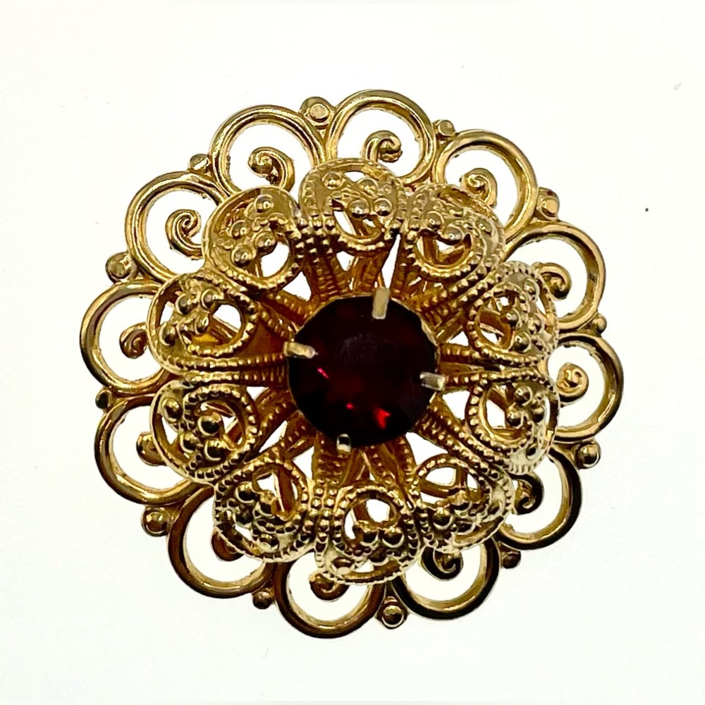 Vintage Signed Coro Gold Tone Brooch Pin Filigree Garnet Colored Faceted Crystal